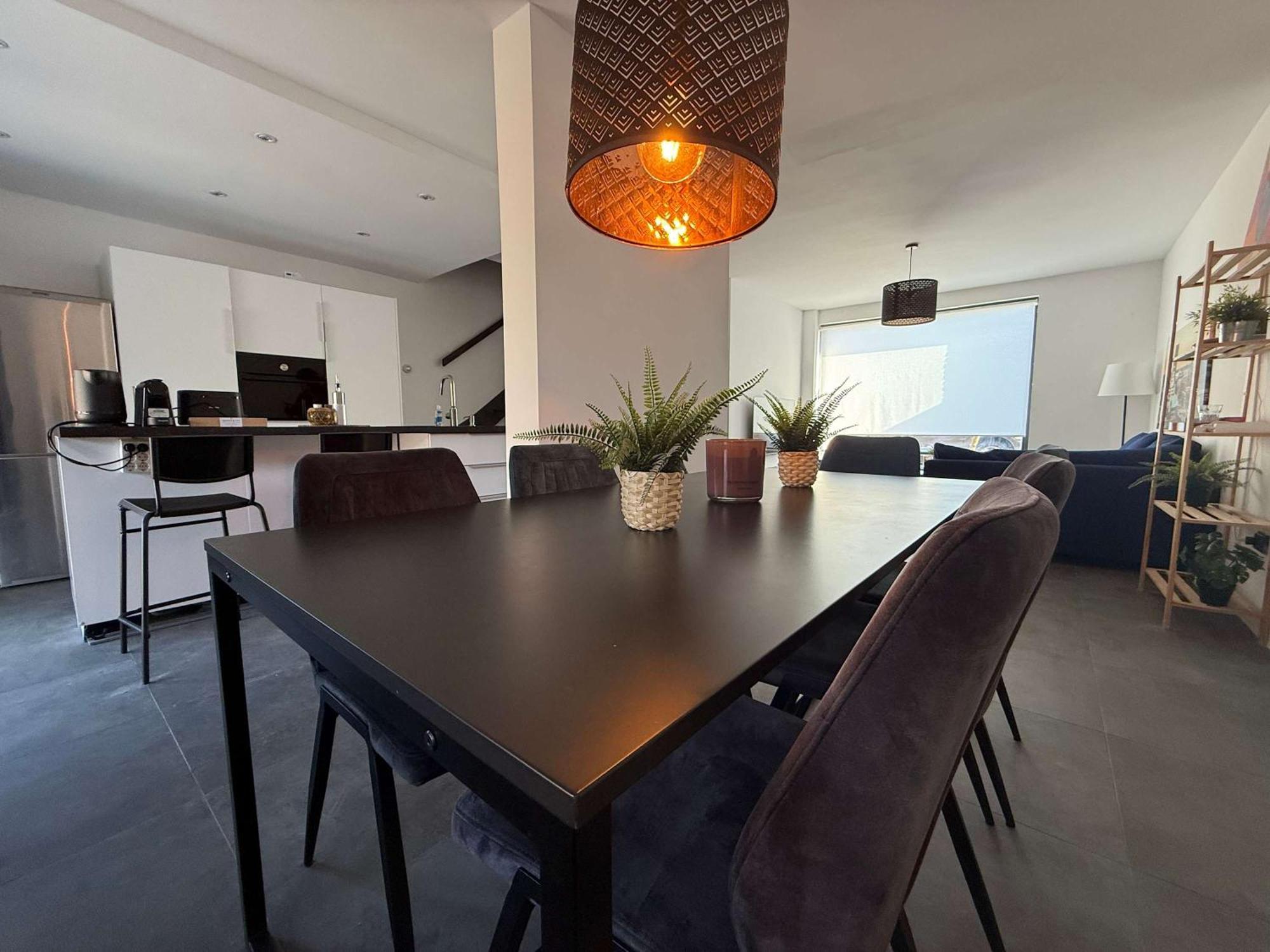 Modern 3br House In